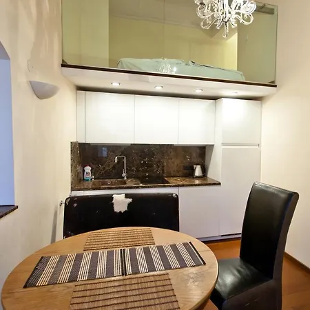 Didzioji Street Mezzanine Aparment شقة